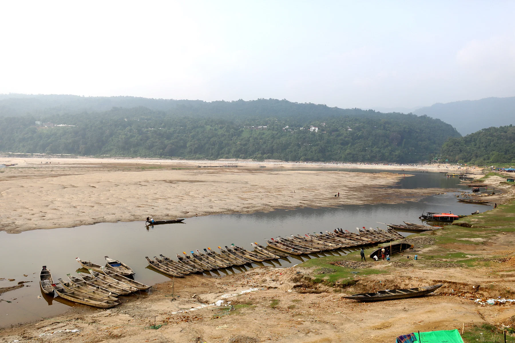 বালু ও পাথর লুটের পর জাফলংয়ে চিত্র।